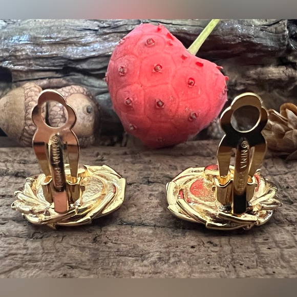 Nina Ricci Gold Plated Clip On Earrings Pinwheel Swarovski Crystals 3/4” - Picture 8 of 9